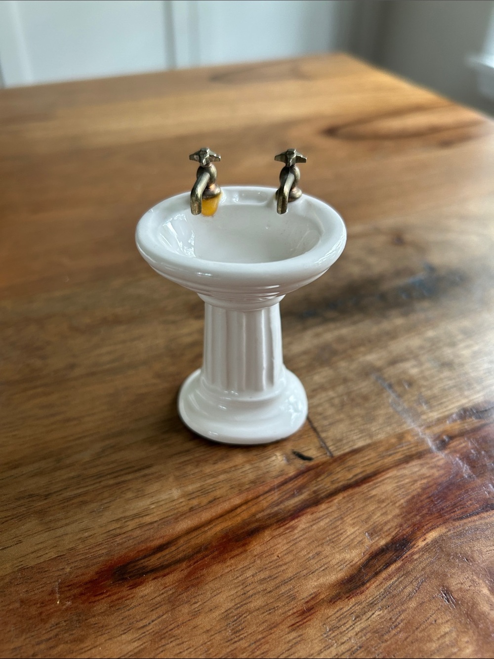 Vtg Reevesline White Bathroom Set, Lot of 6 Dollhouse Furniture - Picture 5 of 10